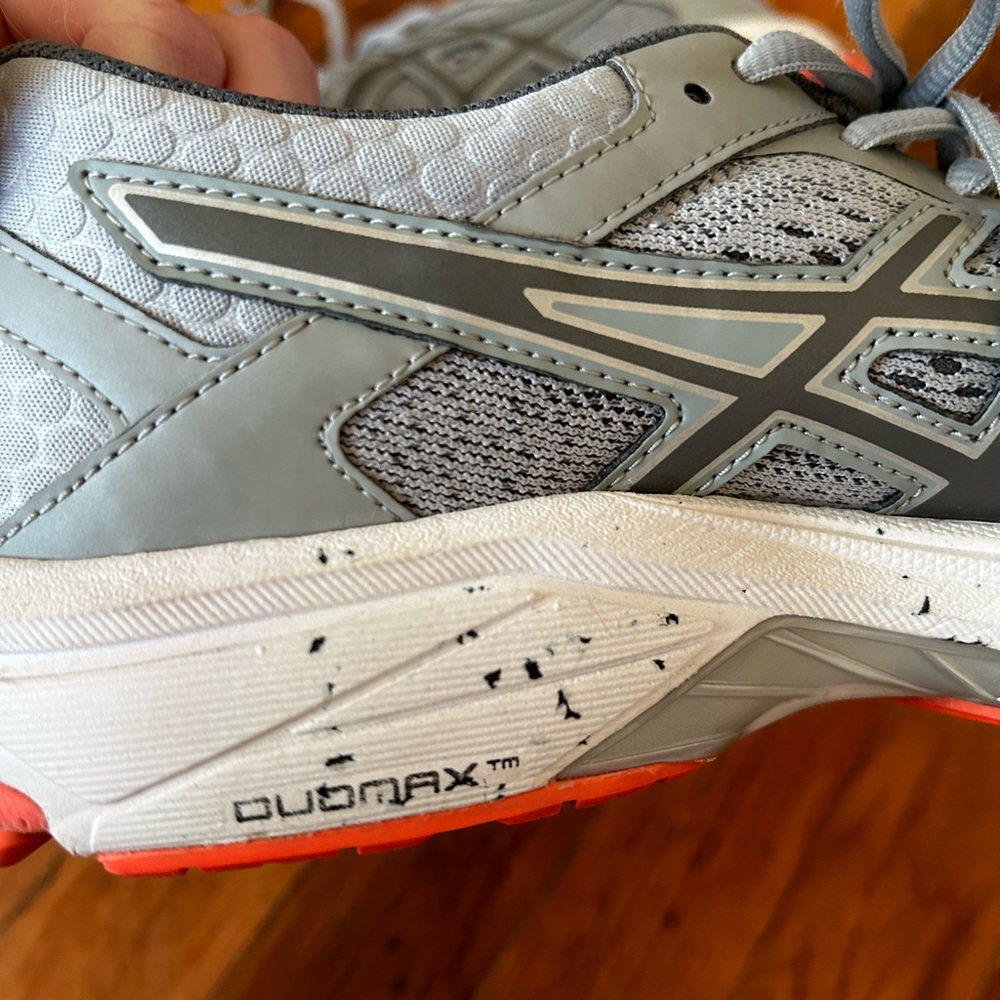 ASICS running shoes - Picture 5 of 6